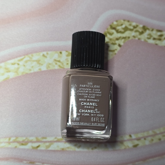 Chanel Le Vernis Nail Taupe Neutral - Picture 2 of 3